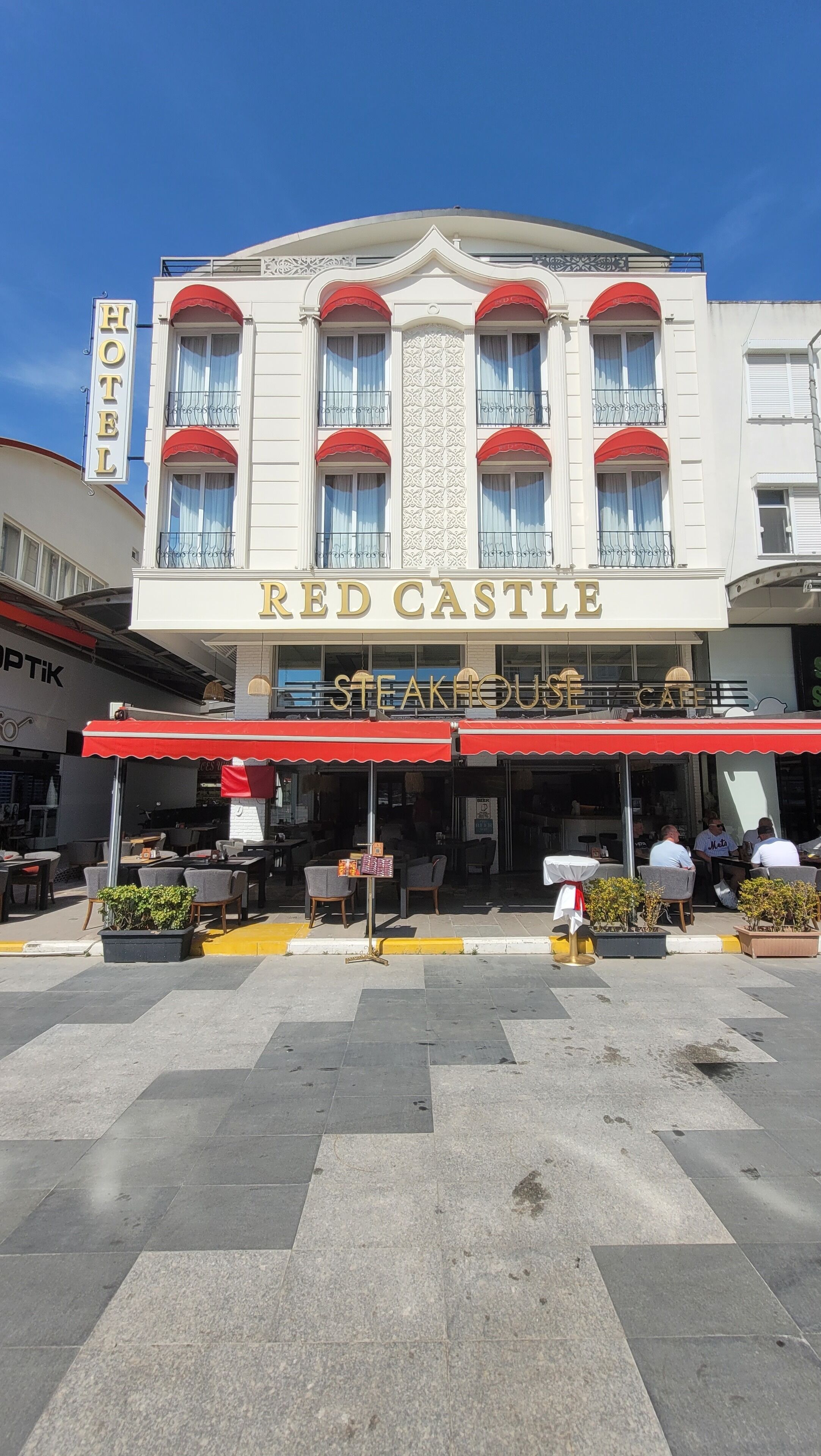 Foto - Red Castle Hotel & Pub