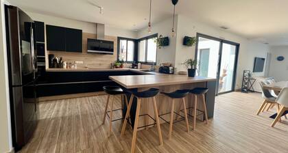 Villa Climatiséeavec Piscine Chauffee, Proche mer