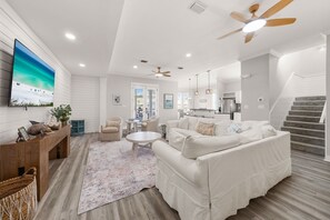 Smart TV - Newly Upgraded! 6-seater Golf Cart! Neighborhood Pool! Winter Availability! (Santa Rosa Beach)