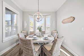 Dining - Upgraded 30A Retreat | Golf Cart, Bikes & Pool | Beach Nearby | Book Now!! (Santa Rosa Beach)