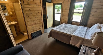 Chip-Wa Lodging Room 1