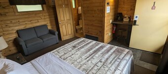 Chip-Wa Lodging Room 1