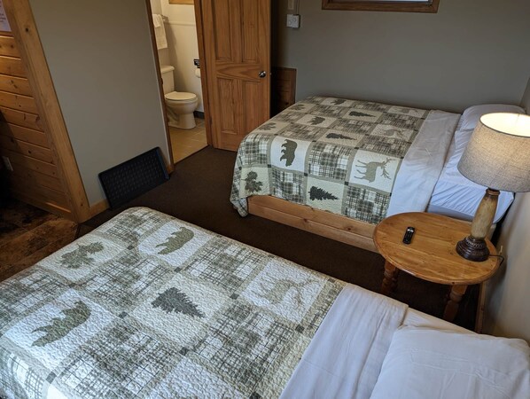 WiFi, bed sheets - Chip-Wa Lodging Room 2 (Hunter)