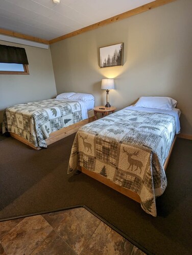 Chip-Wa Lodging Room 2