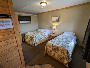 WiFi, bed sheets - Chip-Wa Lodging Room 2 (Hunter)