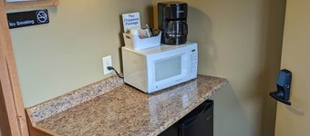 Chip-Wa Lodging Room 3