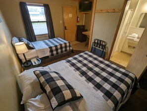 WiFi, bed sheets - Chip-Wa Lodging Room 4 (Hunter)