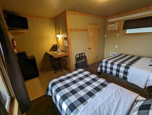 WiFi, bed sheets - Chip-Wa Lodging Room 4 (Hunter)
