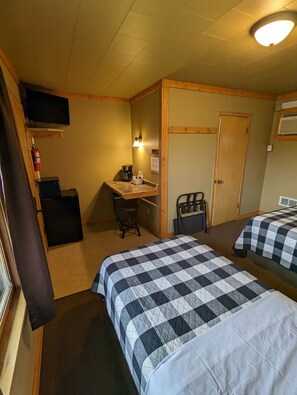 WiFi, bed sheets - Chip-Wa Lodging Room 4 (Hunter)