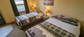 Chip-Wa Lodging Room 5