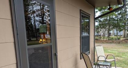 Chip-Wa Lodging Room 6