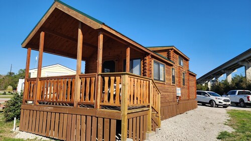 Cozy Cabin on the ICW Waterfront. Book your Spring and Summer vacations NOW!