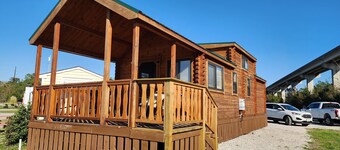Cozy Cabin on the ICW Waterfront. Book your Spring and Summer vacations NOW!