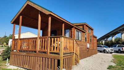 Cozy Cabin on the ICW Waterfront. Book your Spring and Summer vacations NOW!
