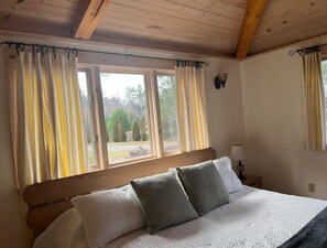 2 bedrooms, free WiFi, bed sheets - Welcome to “The Tulip” Riverfront Post & Beam (Carroll)