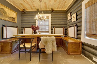 The Alpine- LuxeCabin w king/HotTub/gameRM/FirePit