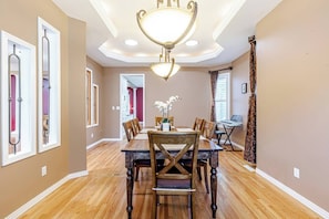 Dining - WEM • A/C • Luxury Bungalow • Ravine • Accessible (Edmonton)