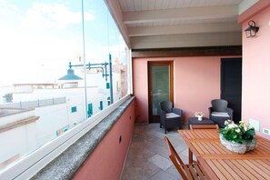 Outdoor dining - House in the Village 589 (Specchia)