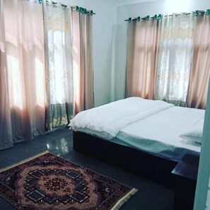 1 chambre, fer et planche Ă repasser, Wi-Fi gratuit, draps fournis