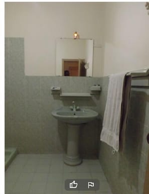 Standard Double Room | Bathroom | Shower, designer toiletries, slippers, towels