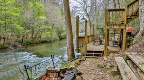 Terrace/patio - Luxury Cabin w/ Rushing Creek Sound & New Hot Tub (Ellijay)