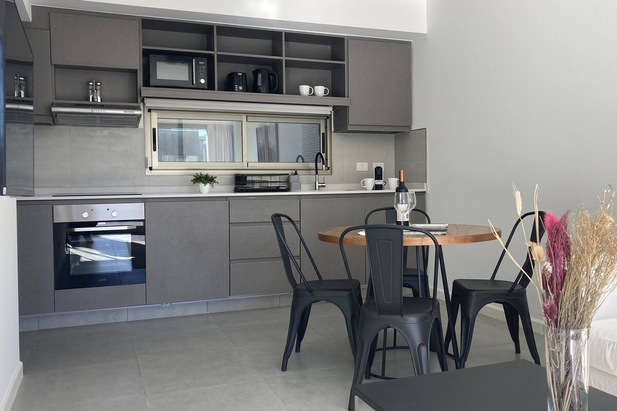 Luxury Apartment, 1 Bedroom | Dapur peribadi | Peti sejuk, ketuhar gelombang mikro, ketuhar, pembakar roti