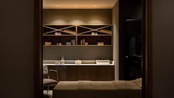 Body treatments, hydrotherapy, aromatherapy, deep-tissue massages