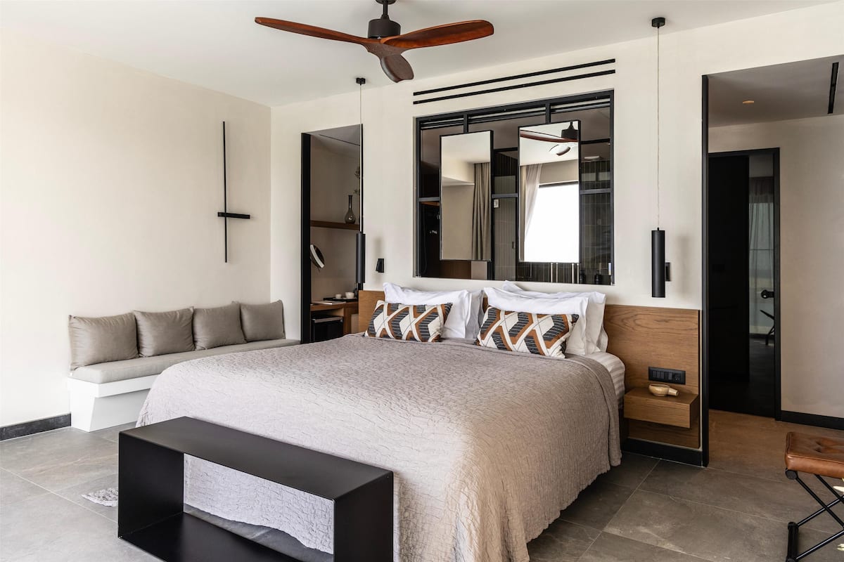 1 bedroom, Egyptian cotton sheets, premium bedding, minibar