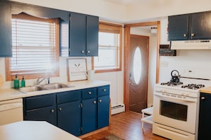Fridge, microwave, oven, stovetop - Walk to Walloon Village, Beach & 10 min to Petoskey or Boyne Mountain (Walloon Lake)