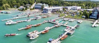 Walk to Walloon Village, 10 min to Petoskey or Boyne Mountain