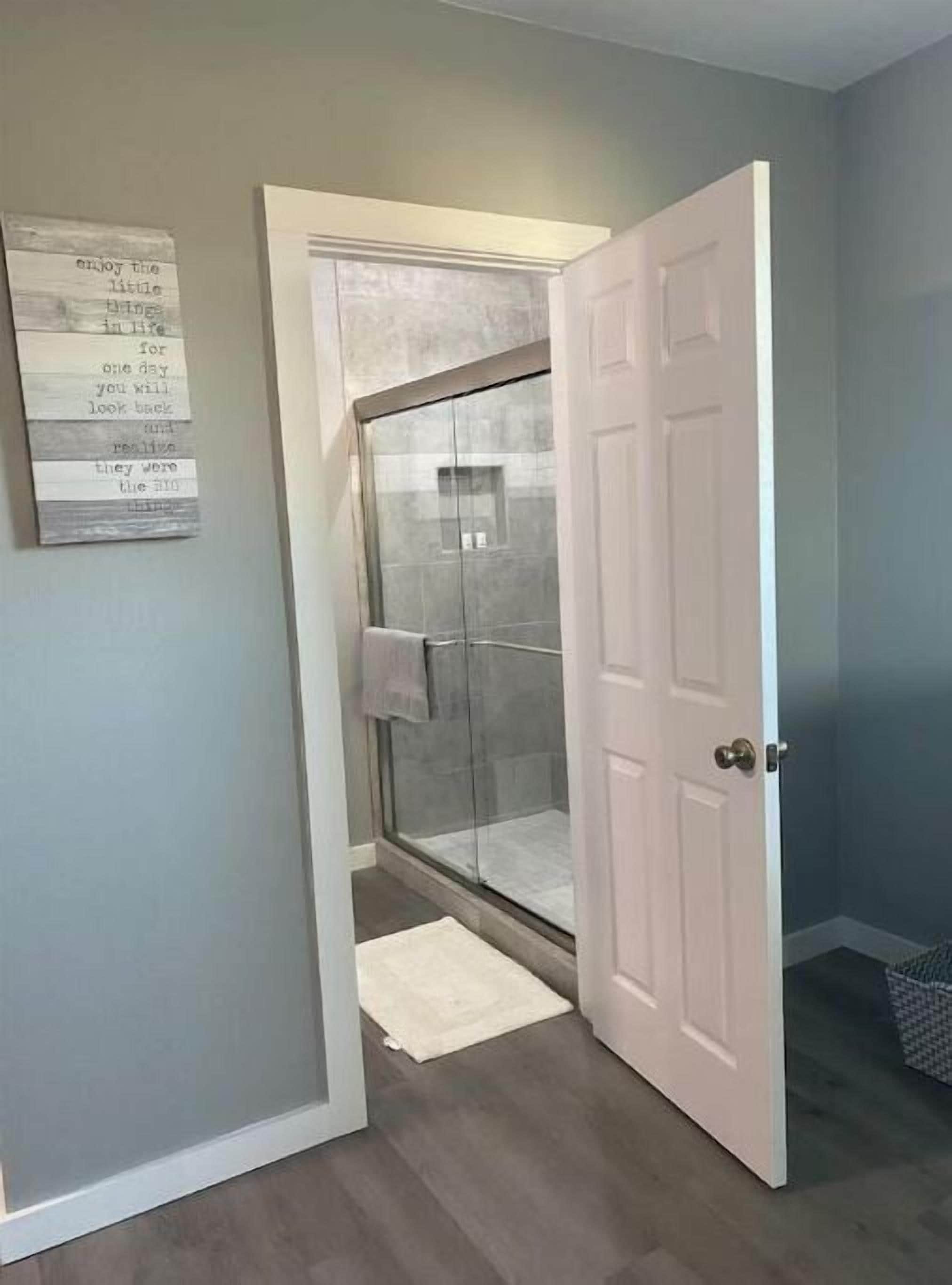 Towels, soap, shampoo, toilet paper