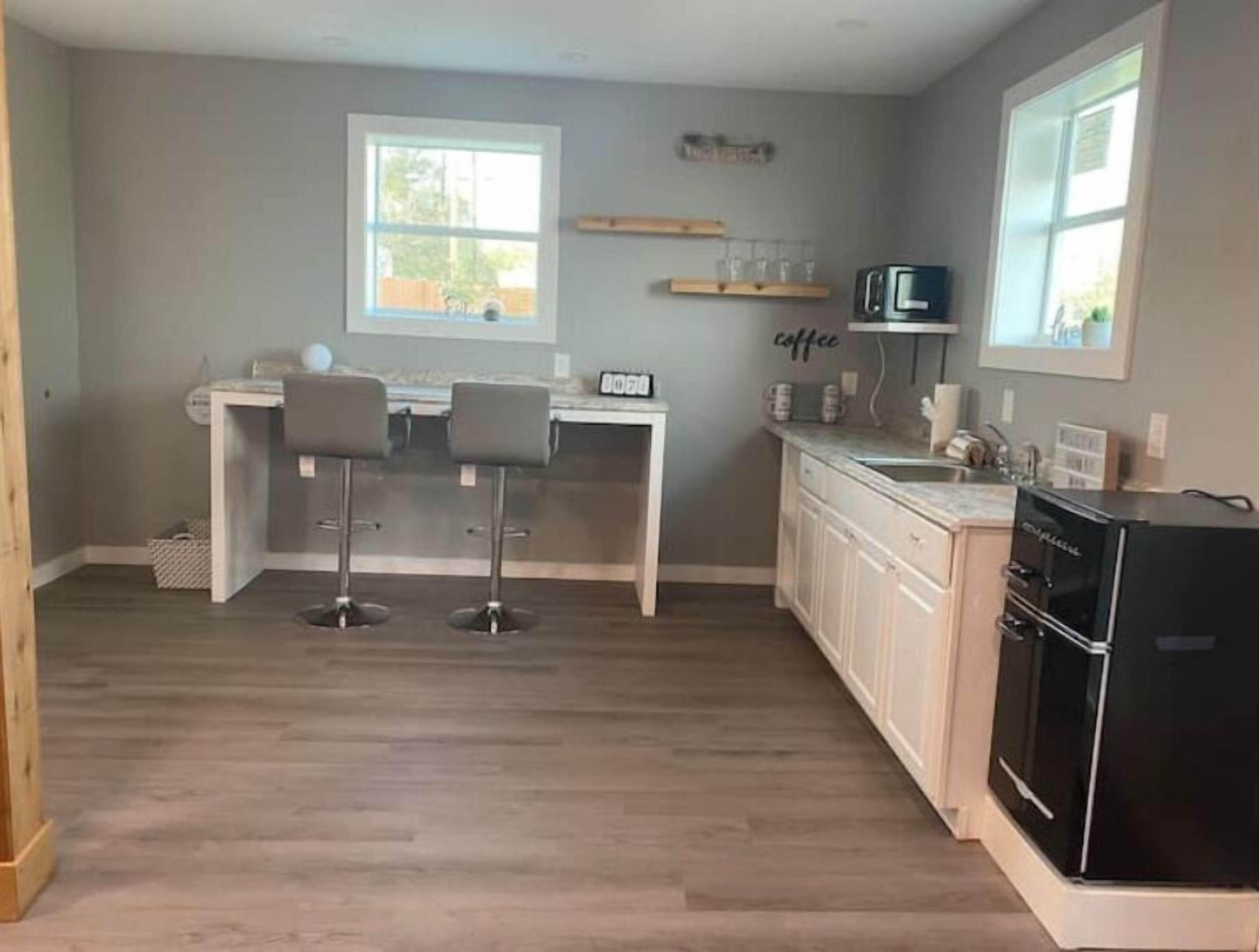 雪櫃、微波爐、咖啡機/沖茶器、攪拌機