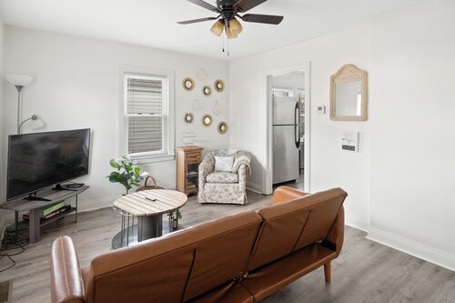 Cozy Louisville Home w/ Spacious Yard & Parking