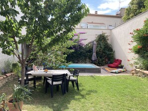 تناول الطعام بالخارج