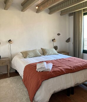 3 عدّة غرف نوم ومكواة/لوح كي وواي فاي مجانًا وملاءات أسرّة