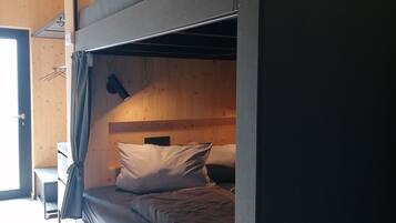 1 bedroom, WiFi (free), bed sheets
