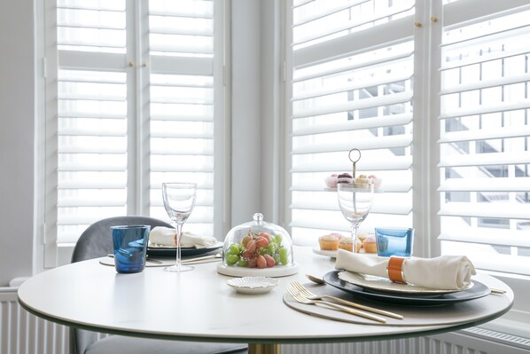 Living area - Urban Chic - Nevern (London)