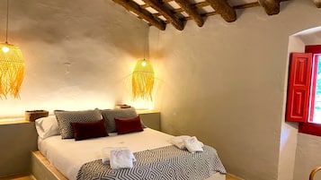 5 bedrooms, iron/ironing board