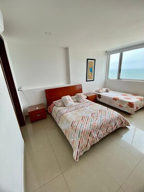 2 chambres, fer et planche à repasser, Wi-Fi gratuit, draps fournis
