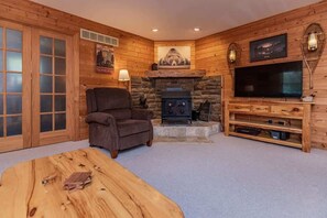 TV, fireplace, DVD player, books