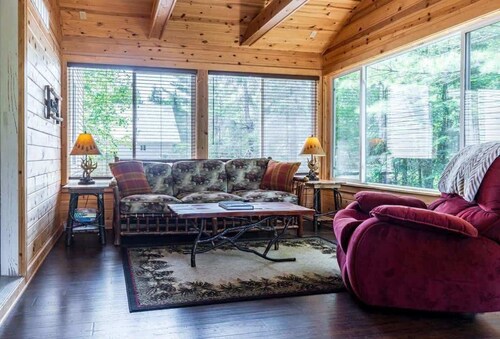 Lake Superior Cabin,4BR,Sleeps 8, Beach, Fireplace