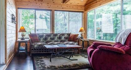Lake Superior Cabin,4BR,Sleeps 8, Beach, Fireplace