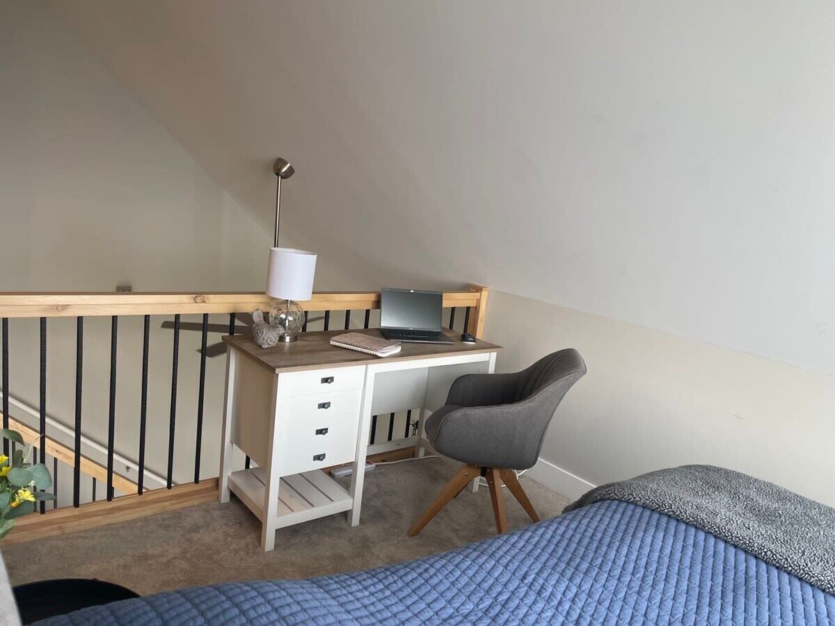 3 dormitoris, escriptori i planxa i posts de planxar 