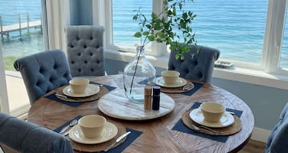 Lakefront Cabin, 3BR, Sleeps 8, Dock, Fireplace