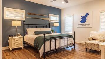 3 bedrooms, desk, iron/ironing board, travel crib