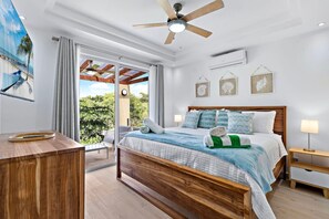 Tabla de planchar con plancha, wifi y ropa de cama 