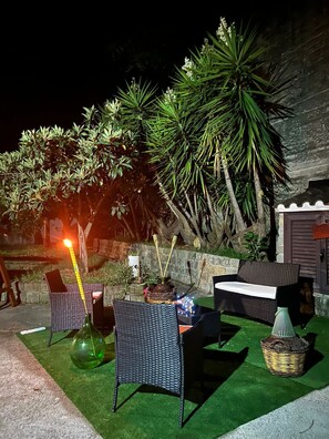 Terrace/patio - House surrounded by nature suspended between heaven and earth, with breathtaking views. (Alfano)