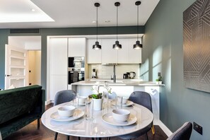Apartment | In-room dining - Portobello Rd - North Ken by Viridian Apartments (London)