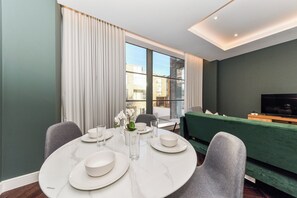 Apartment | In-room dining - Portobello Rd - North Ken by Viridian Apartments (London)