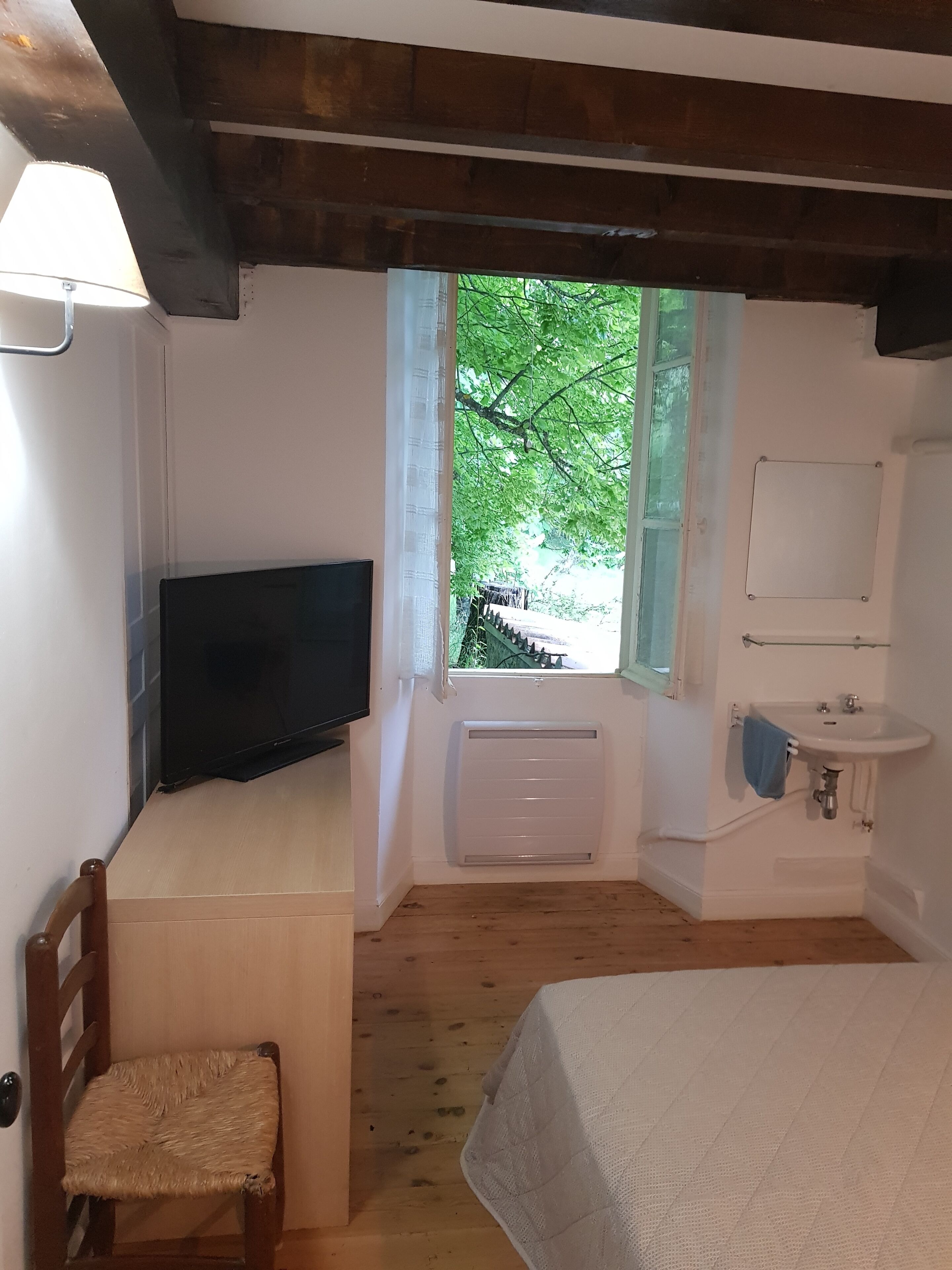 4 chambres, fer et planche à repasser, Wi-Fi gratuit, draps fournis